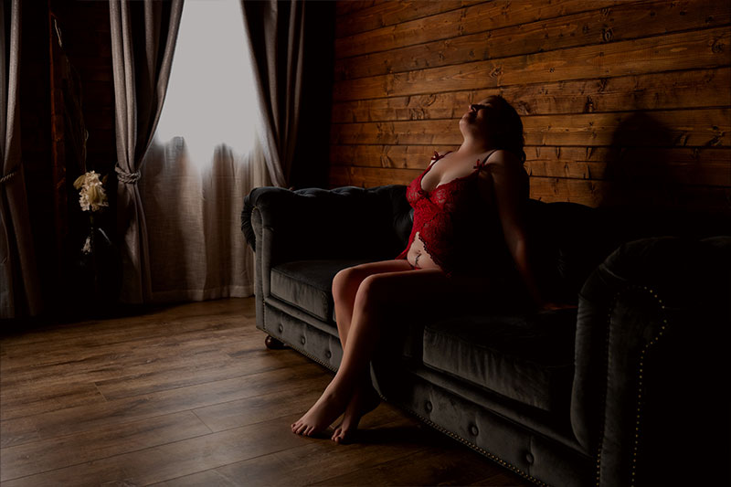 Dark & Moody boudoir photography set - dramatic shadows and luxurious lounge